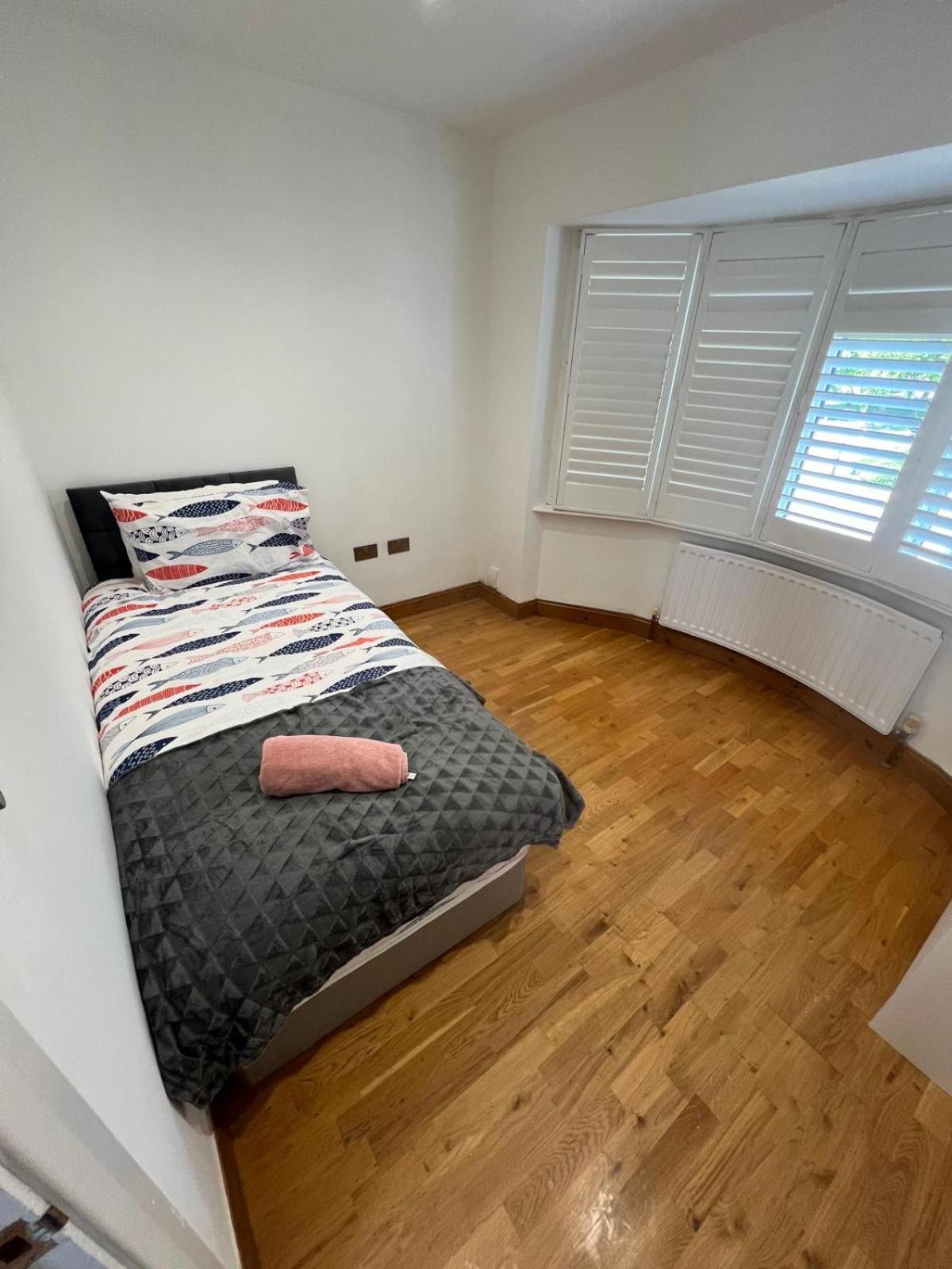 Good Priced Single Rooms In Northolt Eksteriør billede