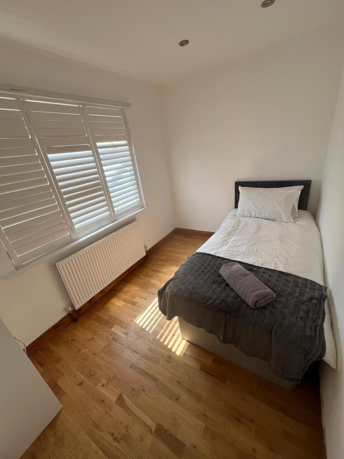 Good Priced Single Rooms In Northolt Eksteriør billede